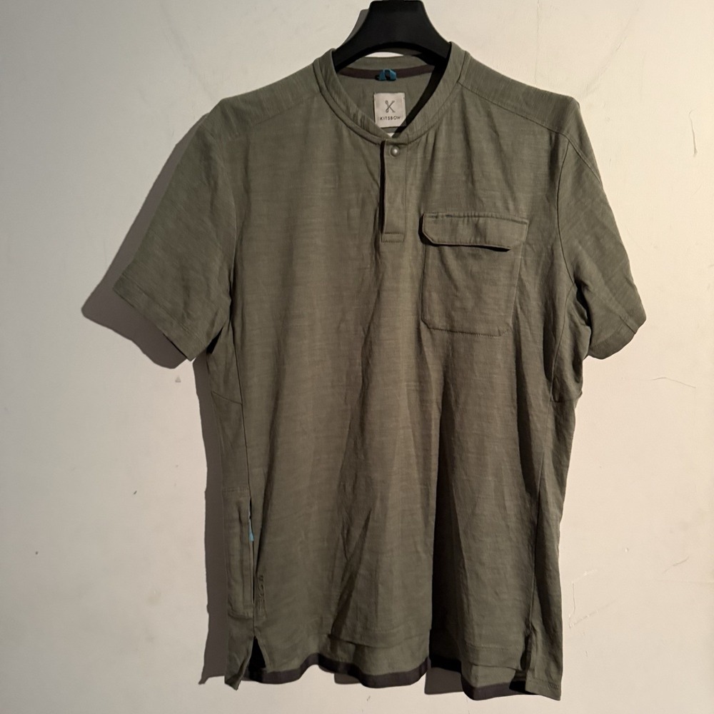 Kitsbow Men's Medium Henley Olive Green Short Sleeve Chest Pocket Stand Collar